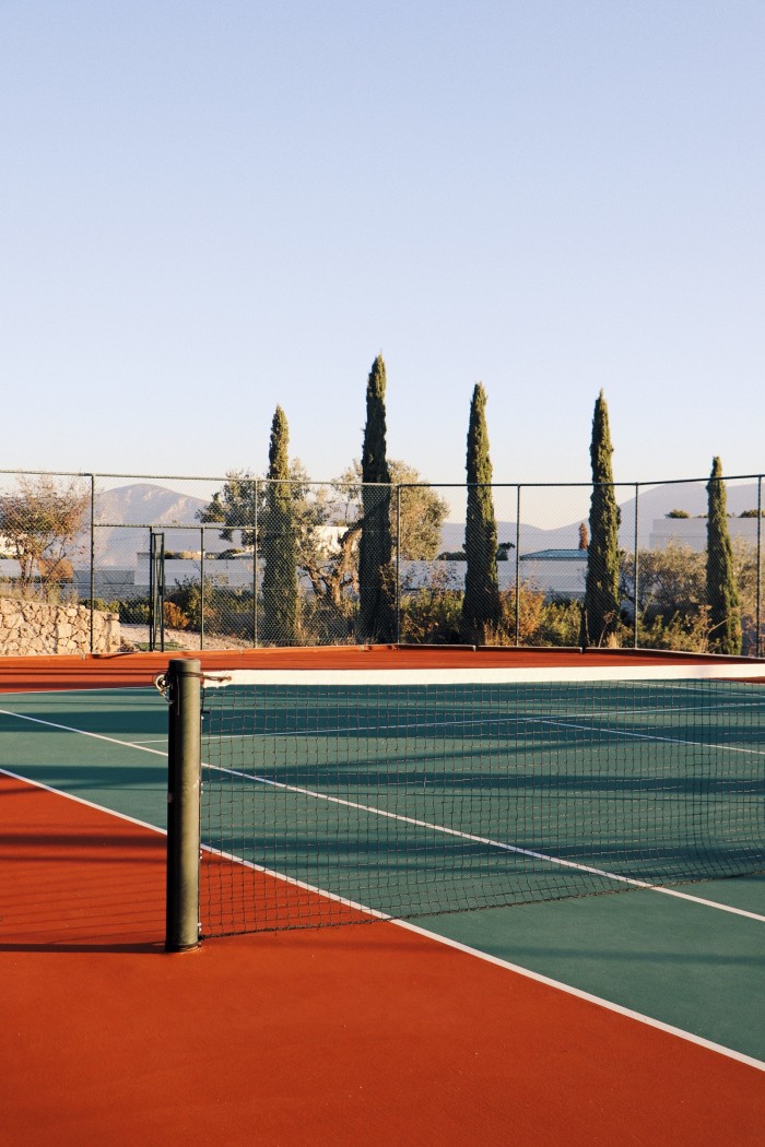 Amanzoe in the Peloponnese has a partnership with LUX Tennis Academy